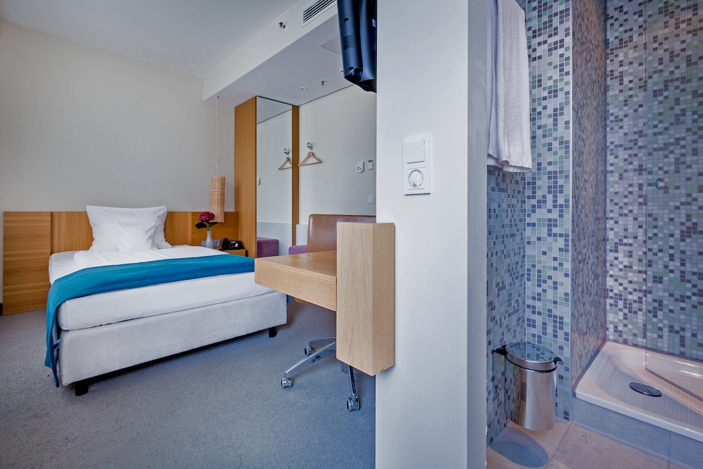 Lindner Hotel Berlin Ku'damm, part of JdV by Hyatt 11/67