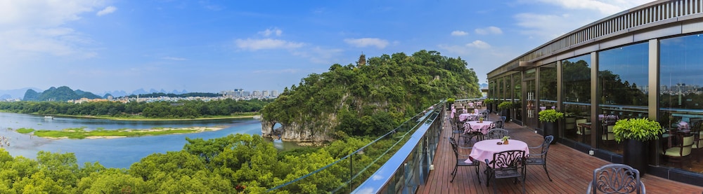 Jolie Vue Boutique Guilin 67/71