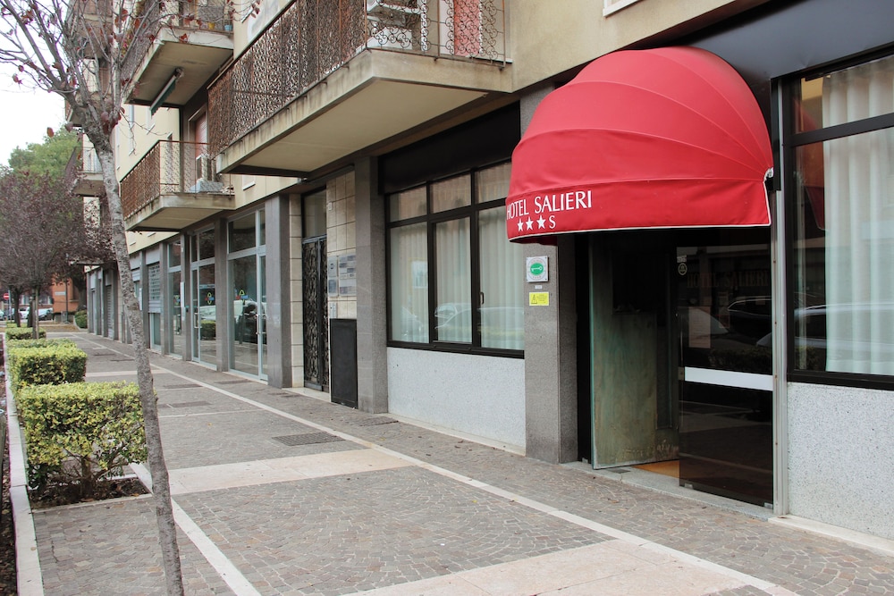 HOTEL SALIERI 65/70