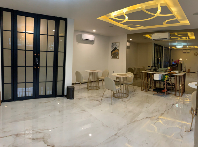 Orange Hotel Surabaya 7/11