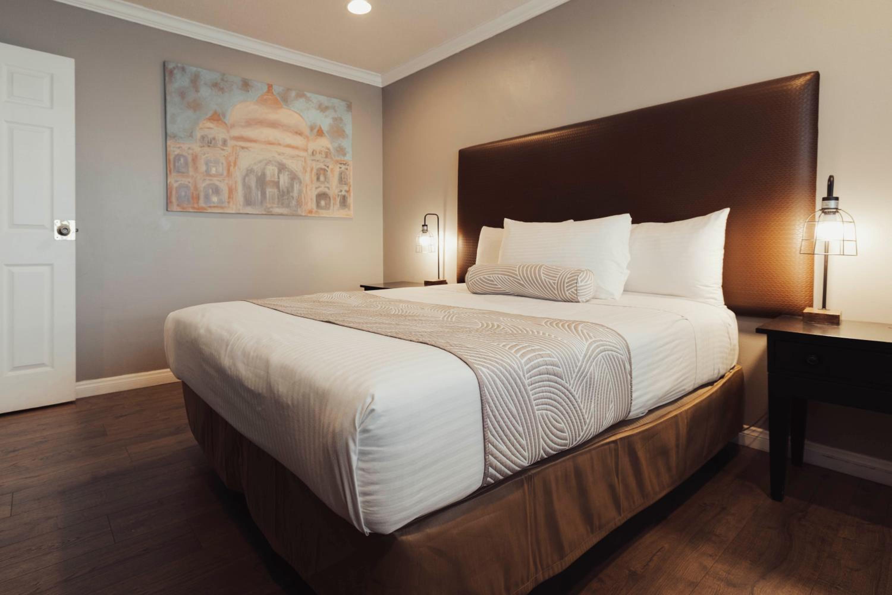 Family Suite, Dixie
