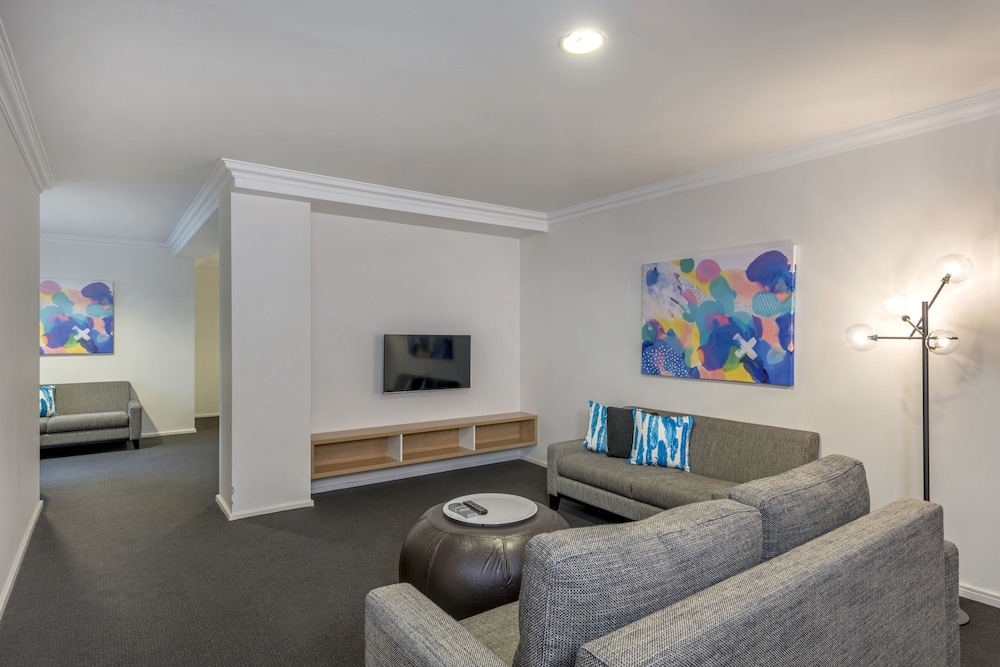 Oaks Perth Hotel 32/61