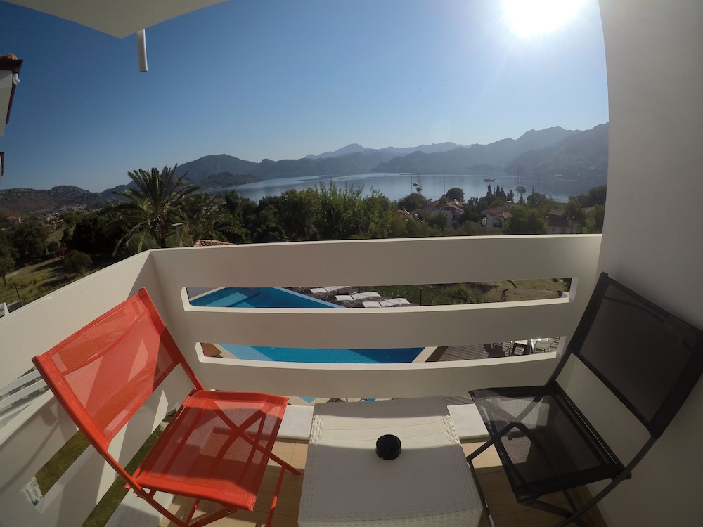 Gala Selimiye 26/50