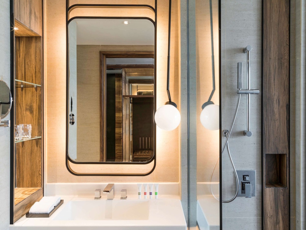 Swissotel Jakarta PIK Avenue 33/75
