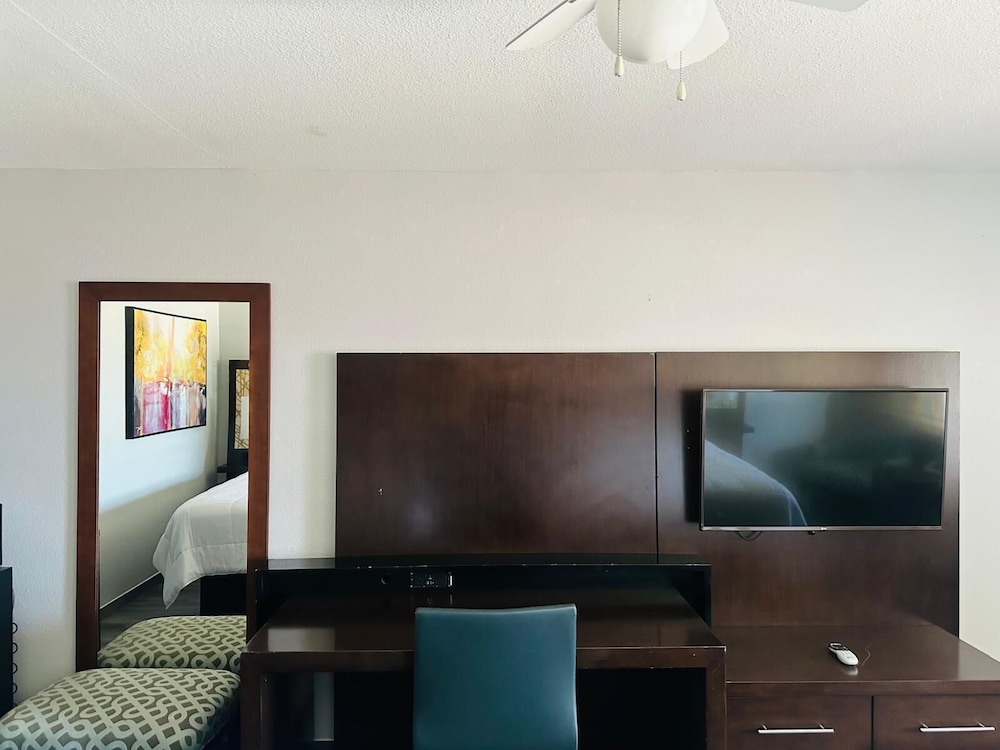 The Executive Inn Suites 55/67