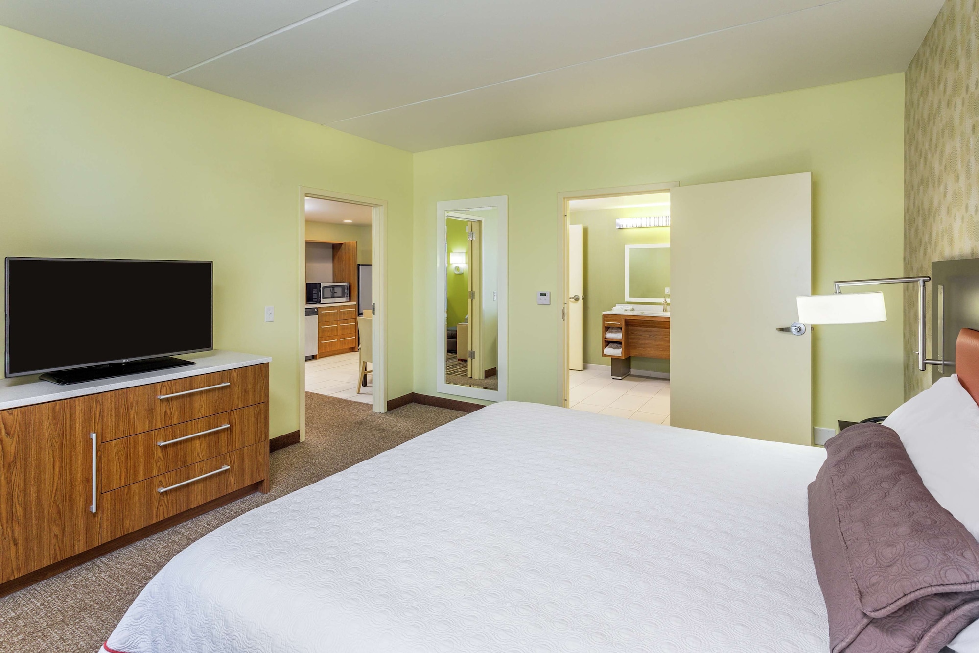 1 BEDROOM, SUITE, KING BED, ACCESSIBLE