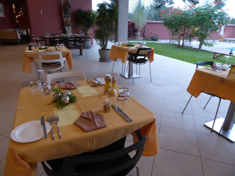 Leo S Beach Hotel Restaurant Adults Only 13/39