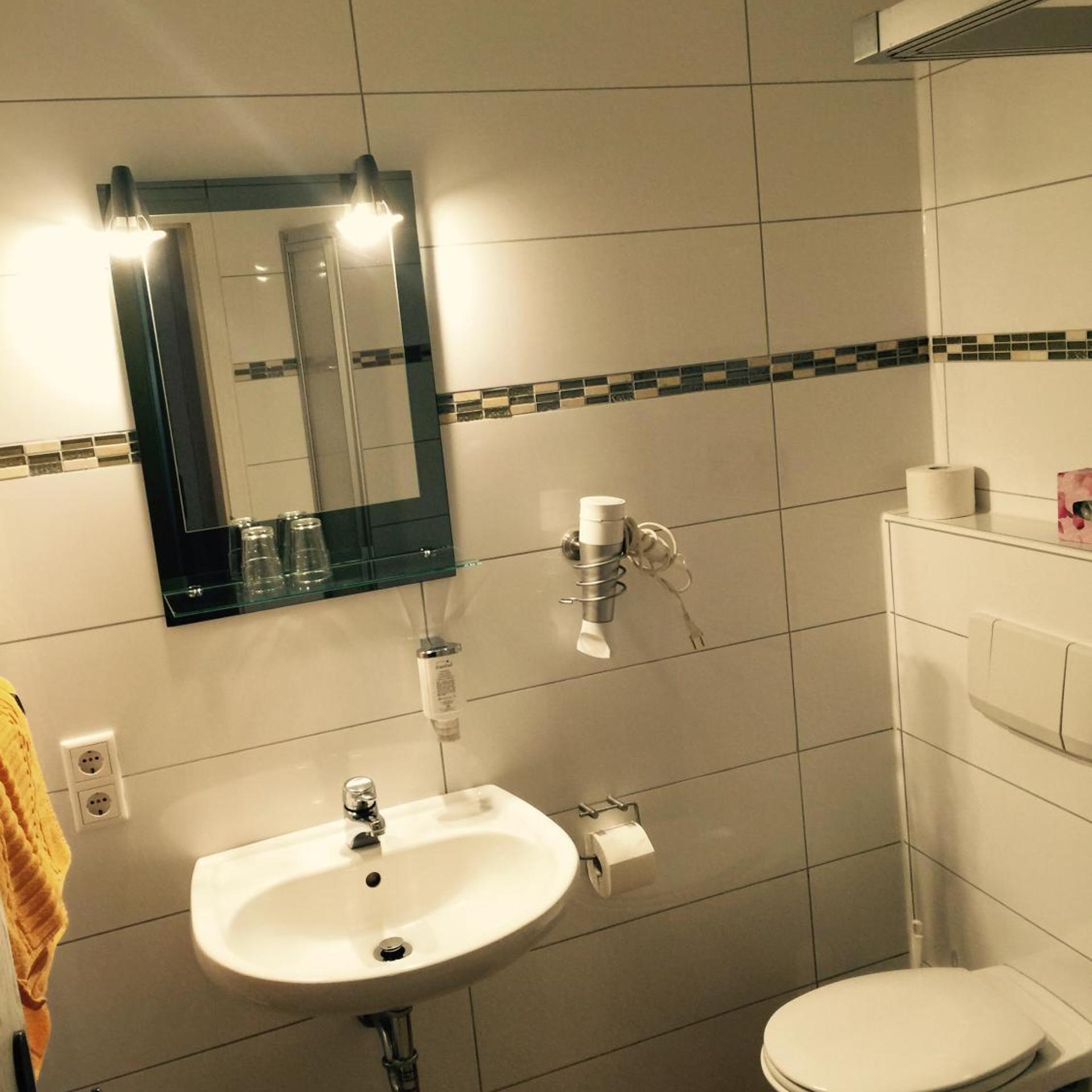 غرفة بسرير مزدوج بحمام خاص، Hotel Restaurant Alt Wehlheiden 6/7