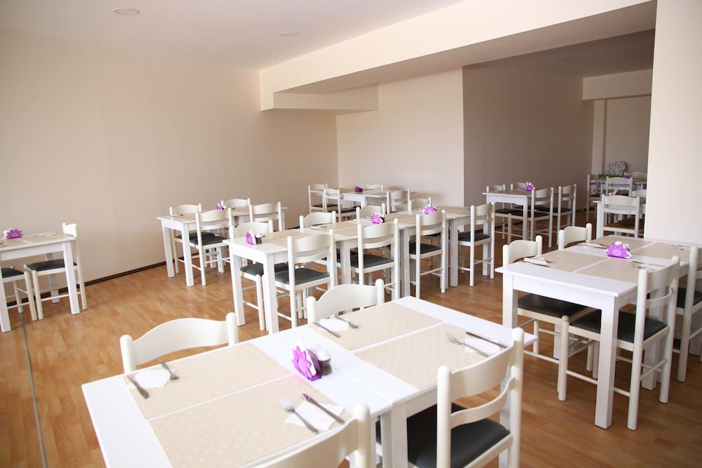 Triton Garden Hotel 36/49