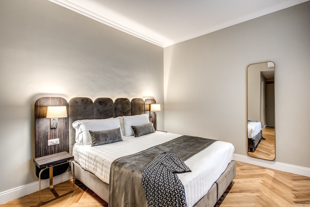 Hotel 87 Eighty-seven 23/72