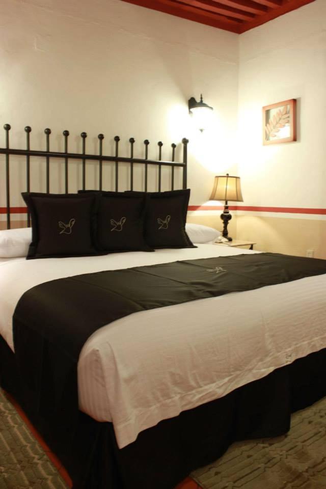 Superior, King Bed, University View