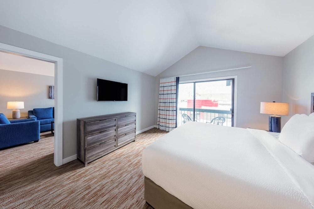 2 BEDROOMS, SUITE, ACCESSIBLE