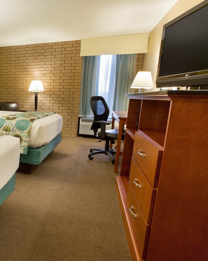 Heritage Inn Suites Houston/Sugar Land, Trademark by Wyndham 16/49