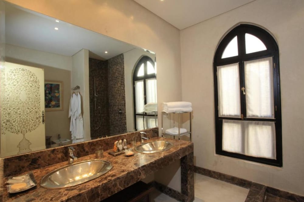 Palais Khum Boutique Hotel & Spa 70/72