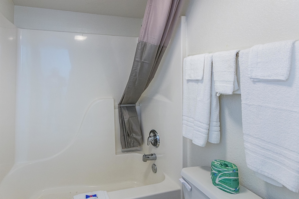 Motel6 Cleveland, TX 26/44