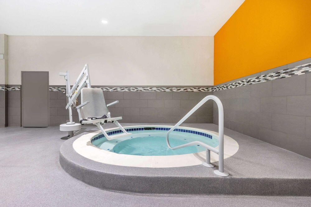 swimming pool spa