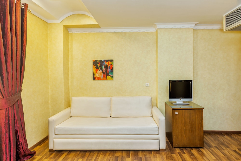 Egnatia Hotel 30/33