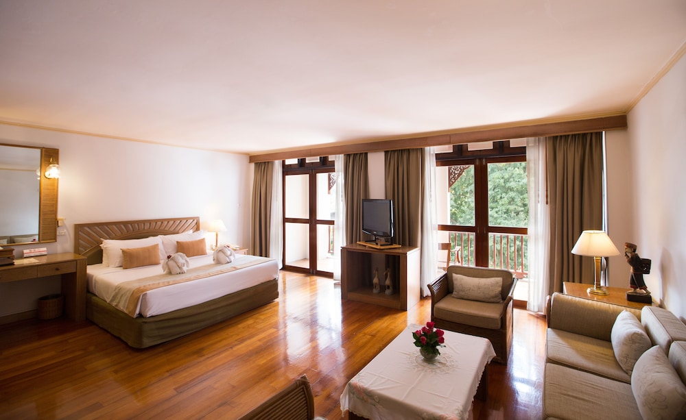 JUNIOR SUITE, KING BED