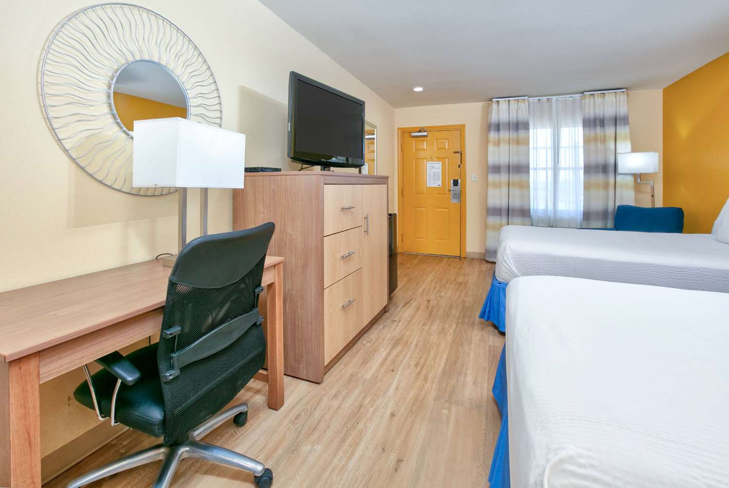 Days Inn By Wyndham Batesville 11/25