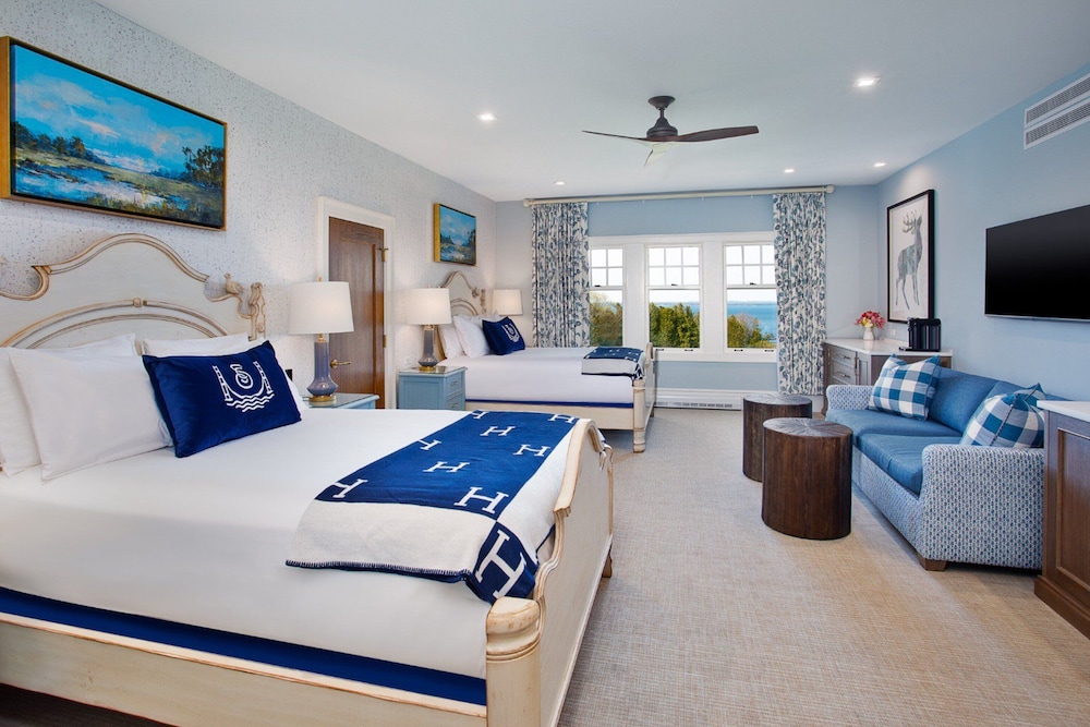 Deluxe, Luxury, 2 Queen Beds, Water View