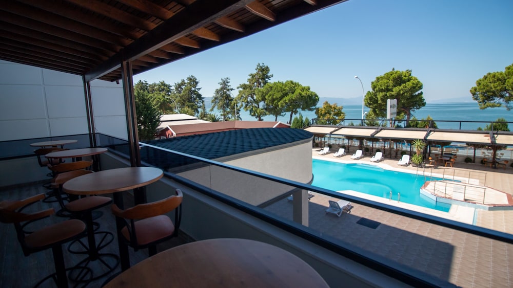 Lake Life Hotel 28/50