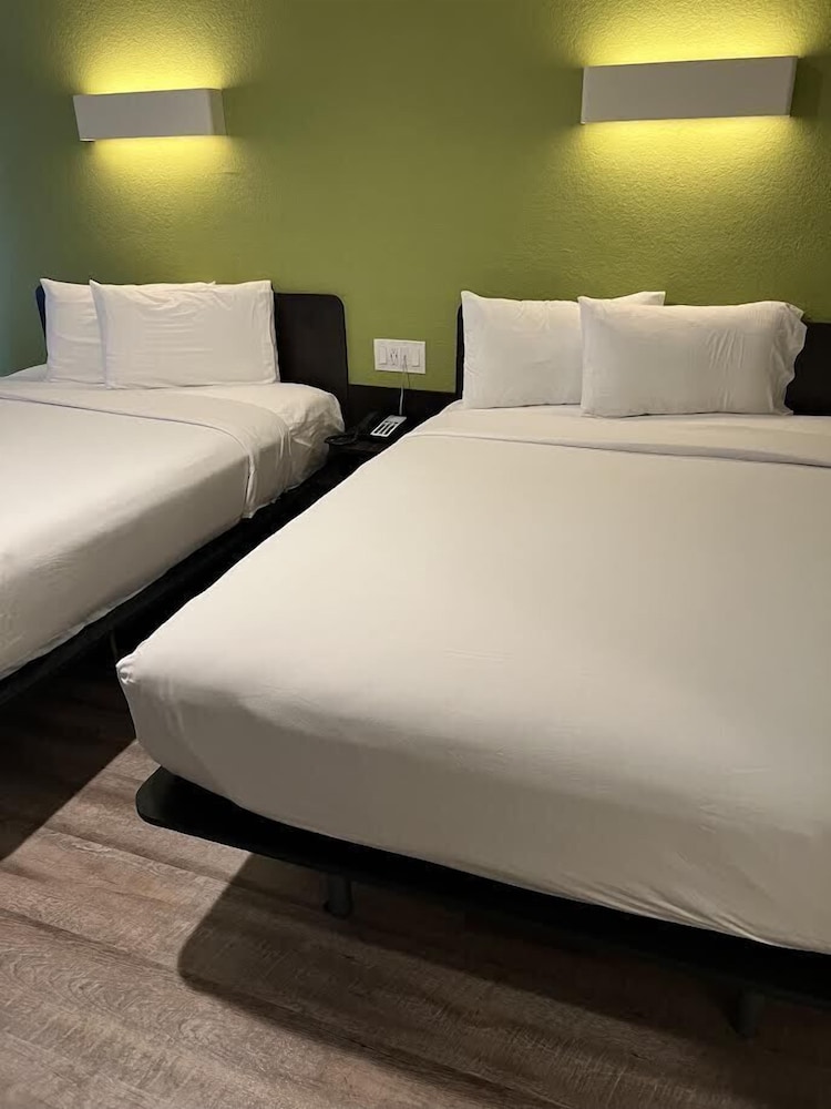 Motel6 Modesto, CA - Downtown 23/49