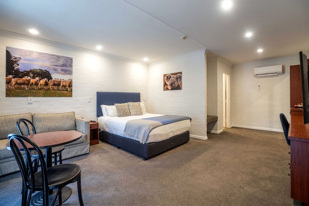 TOWN SQUARE MOTEL 24/37