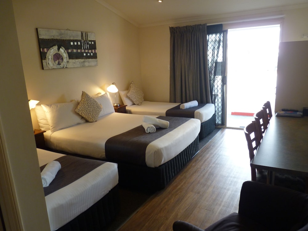 Caboolture Central Motor Inn 8/39