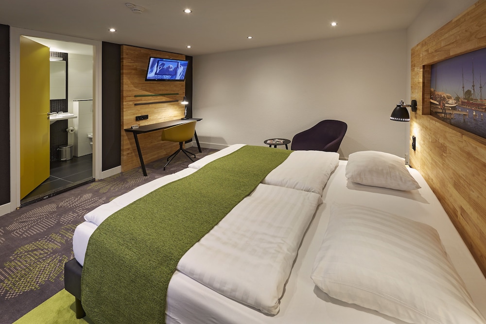 COMFORT, TWIN BEDS