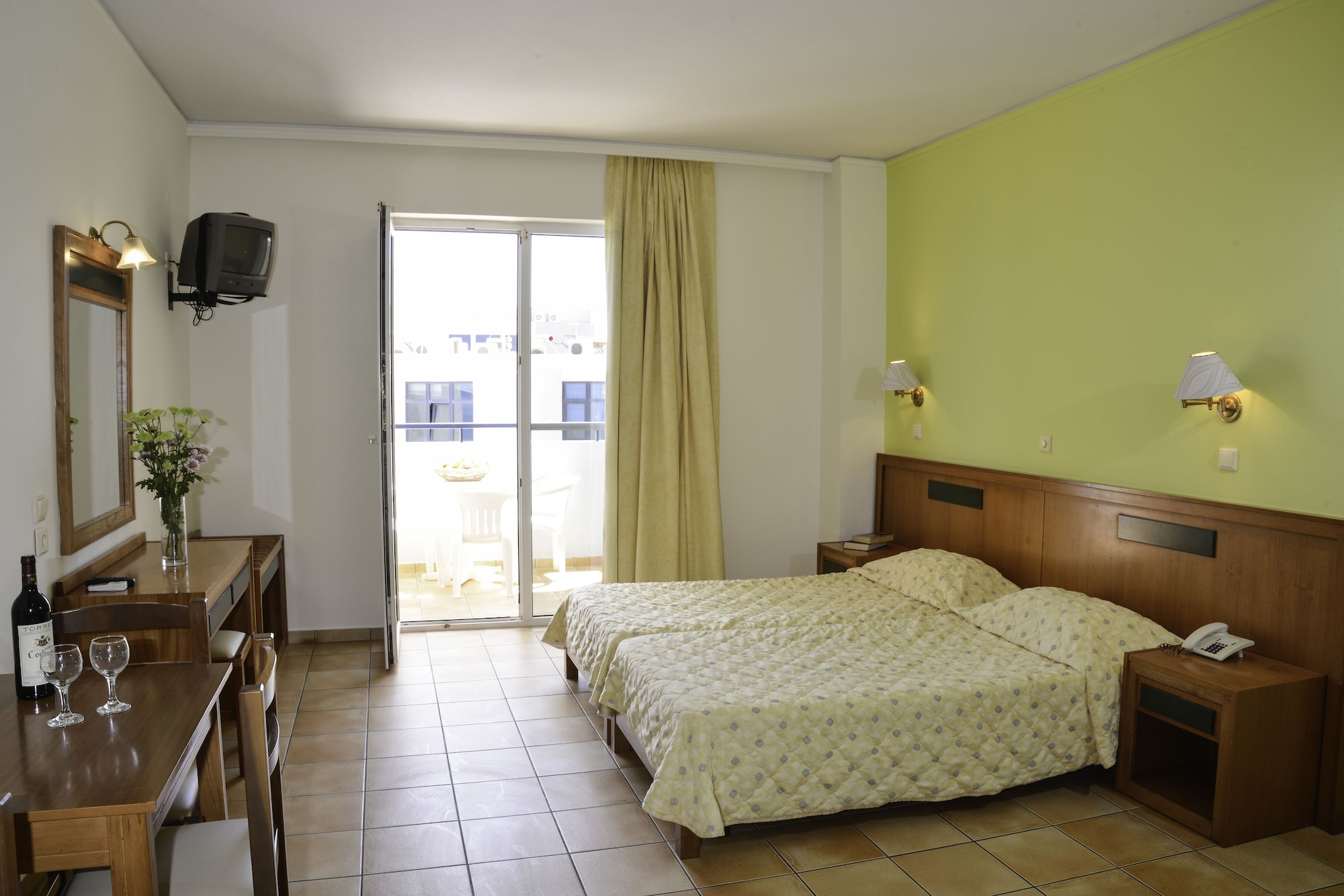 SINGLE ROOM