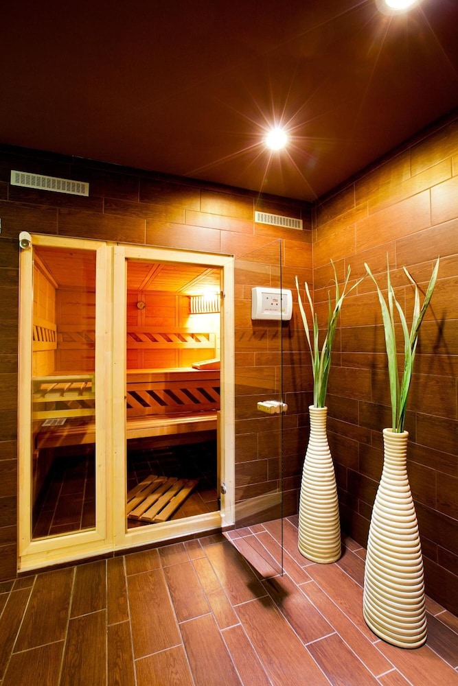 Hotel Paka 14/35
