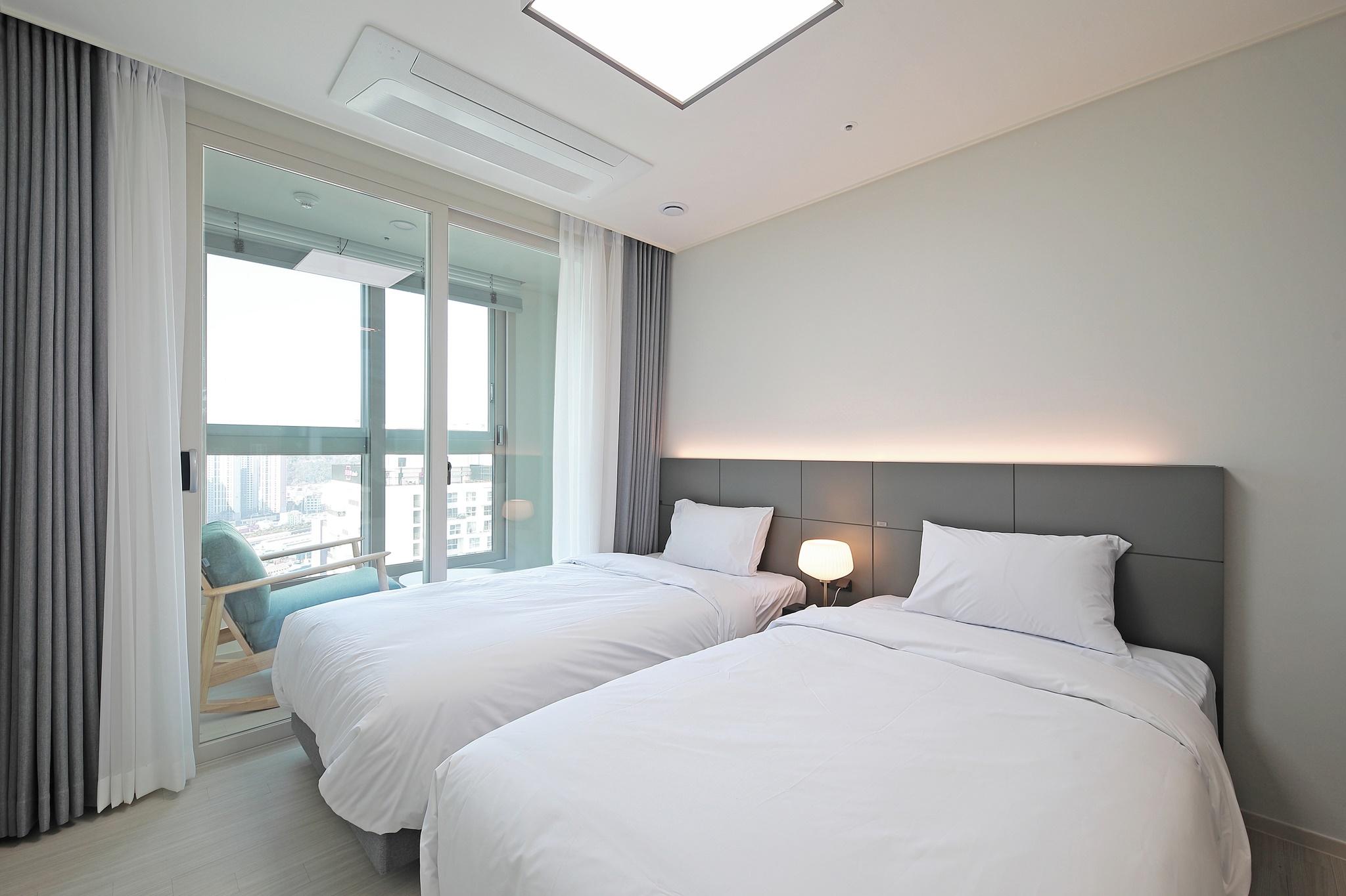 Upgrade, Club, Deluxe, Twin Beds, Queen Bed, No Club Lounge Access