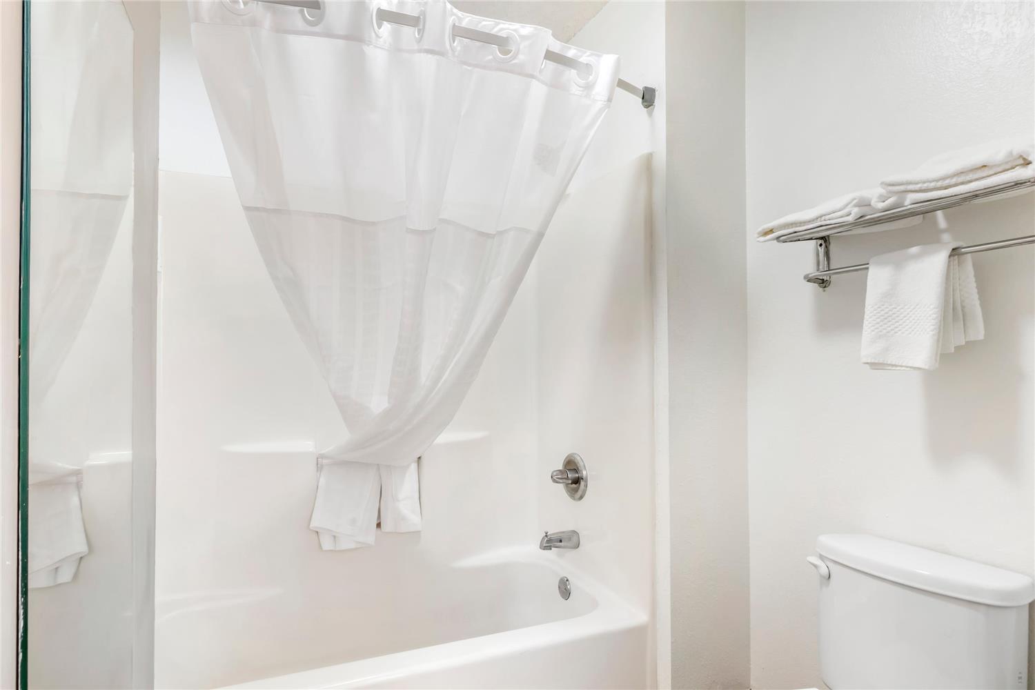 Quality Inn & Suites Decatur - Priceville I-65 7/8