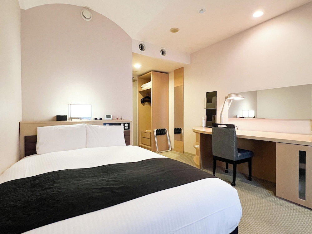 ROOM, DOUBLE BED