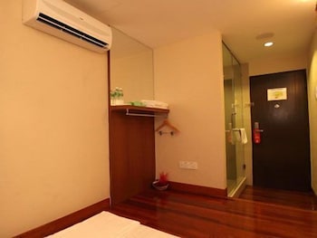 Country Hotel 44/44