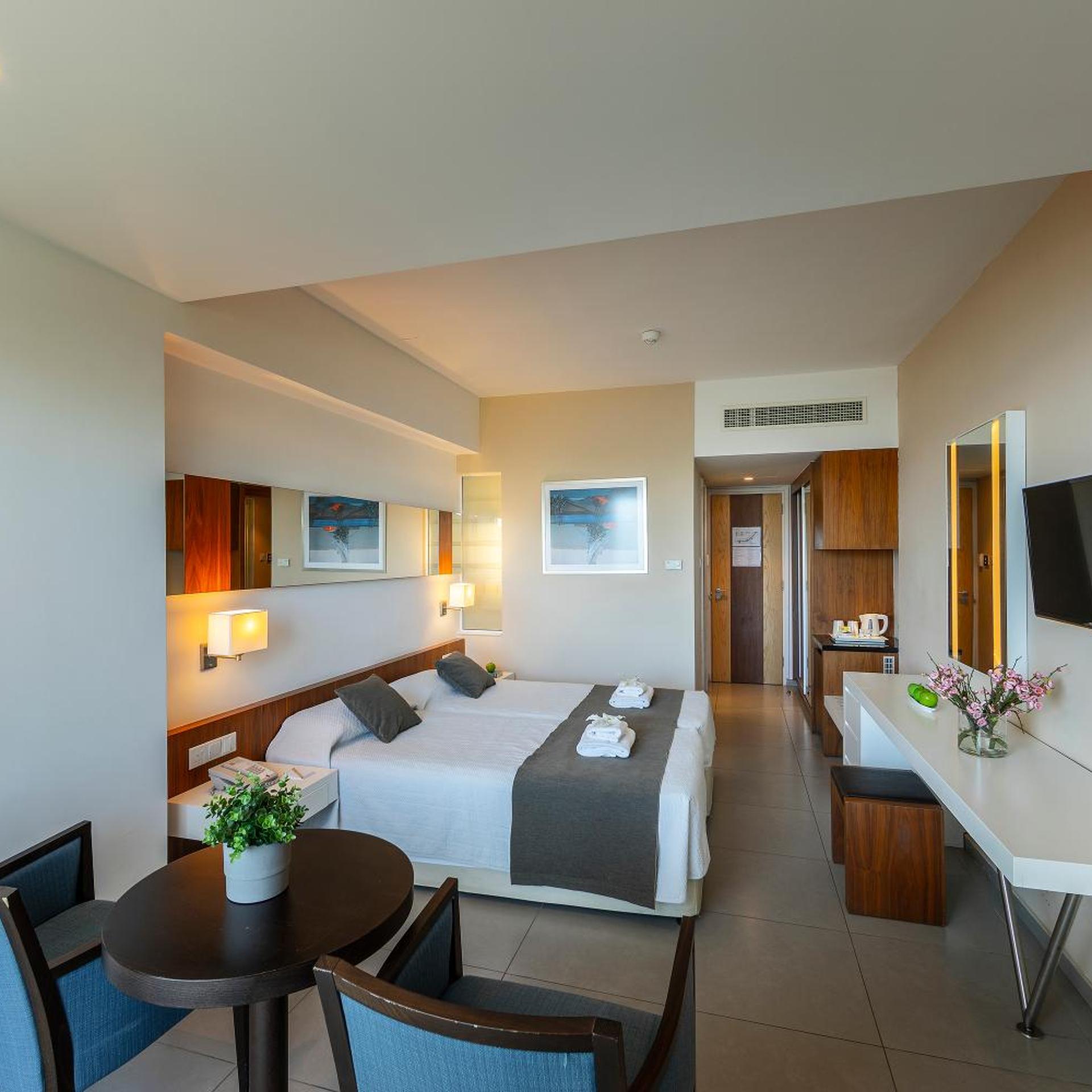 Superior, Double Bed, Lateral Side Sea View
