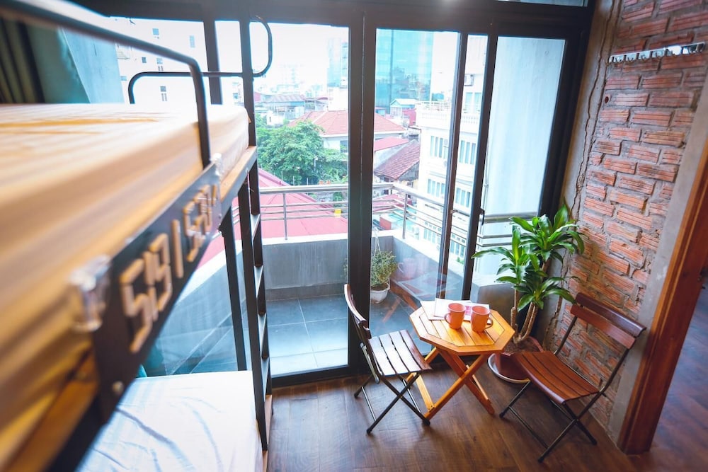 Soft Pillow Hostel - Adults Only 38/45