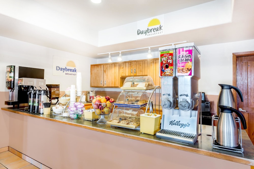 Days Inn & Suites By Wyndham Lordsburg 16/17