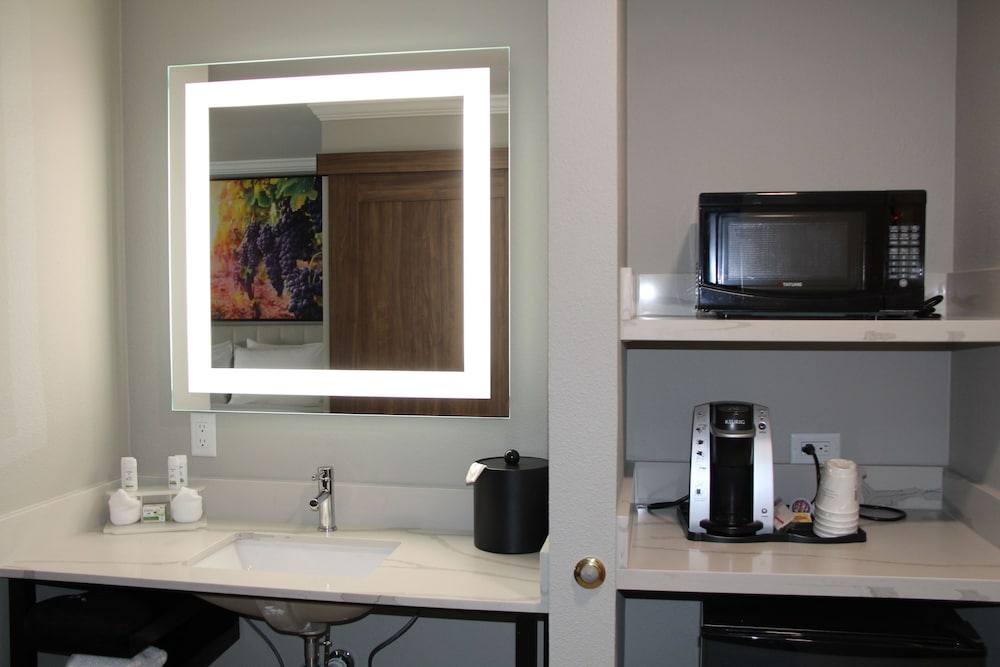 La Quinta Inn & Suites by Wyndham Yakima Downtown 50/50