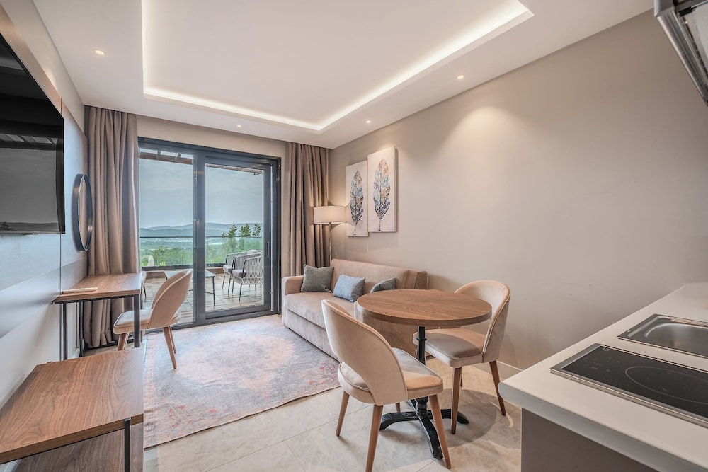 Montenegro Lodge 27/50