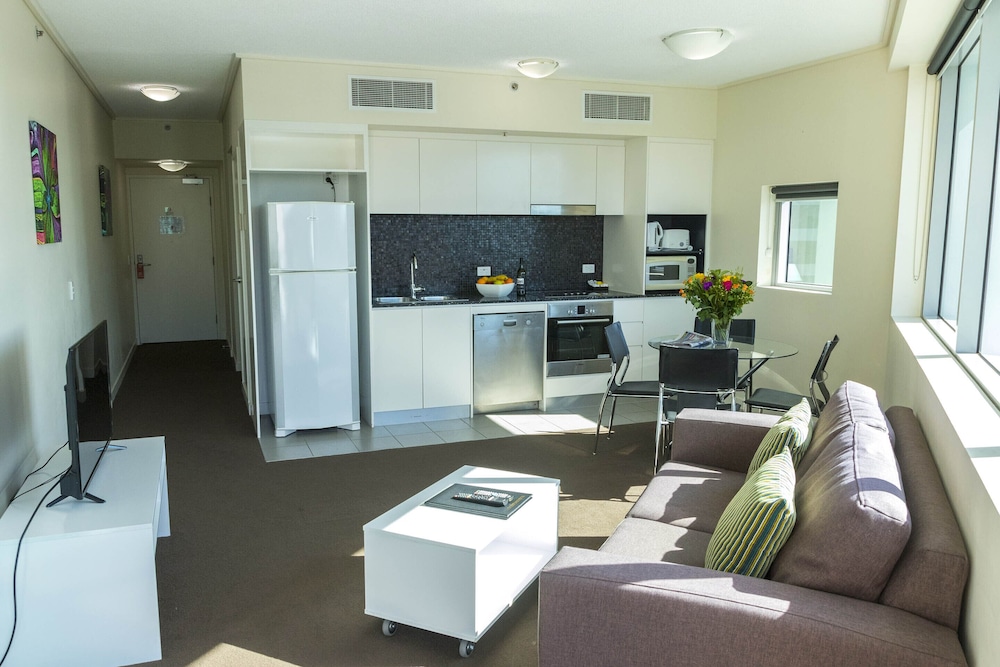 Evolution Apartments 58/76