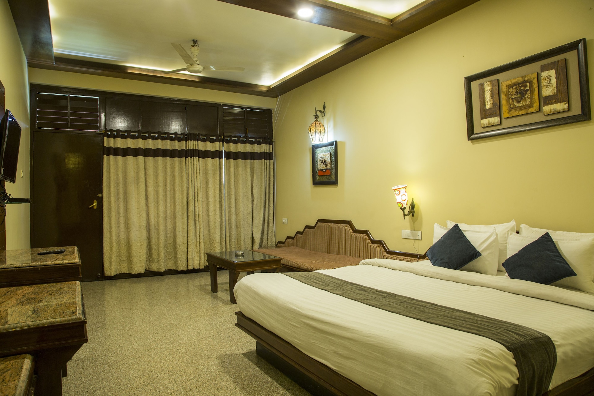 TRADITIONAL, KING BED, HILL VIEW