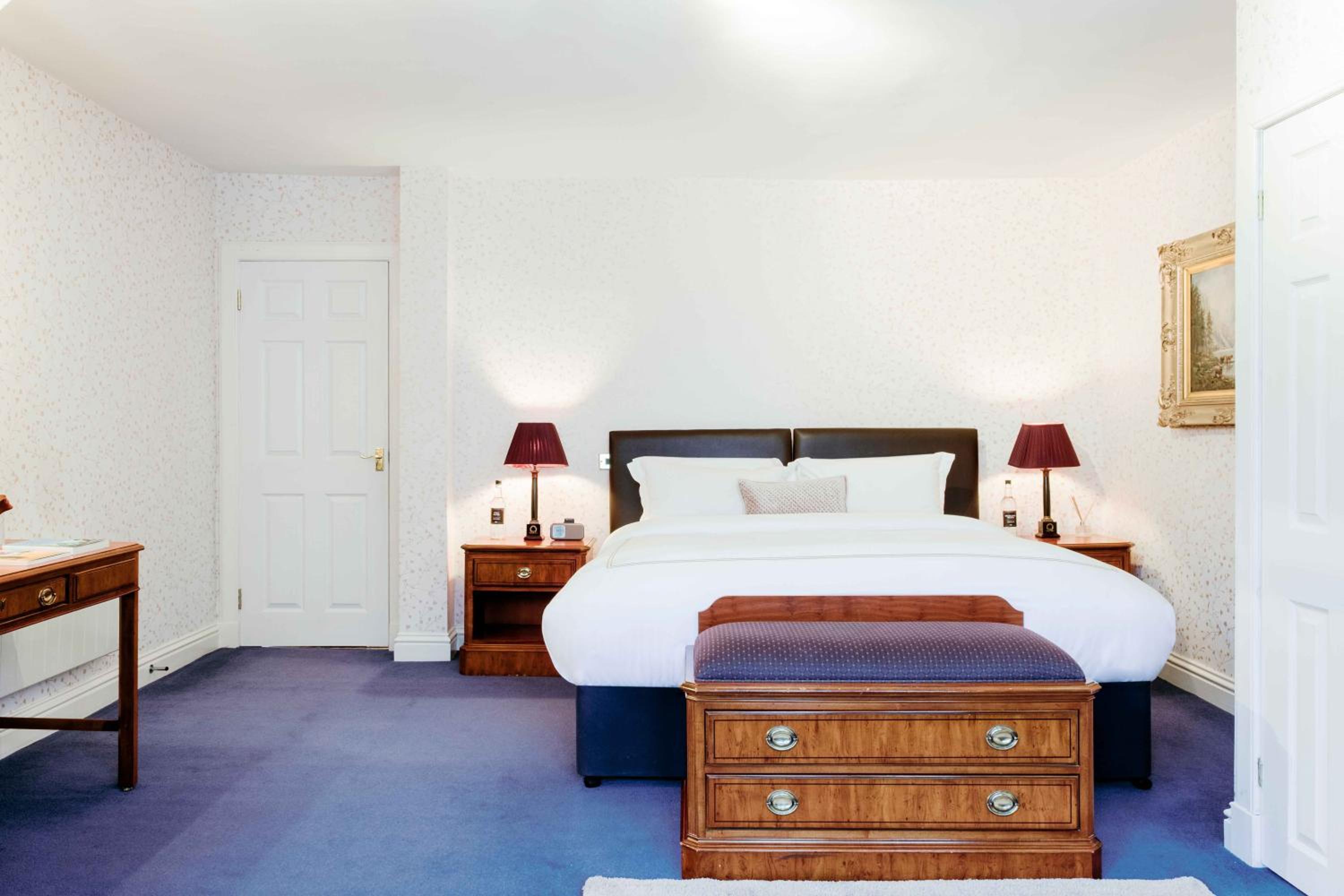 Victoria, Suite, Queen Bed