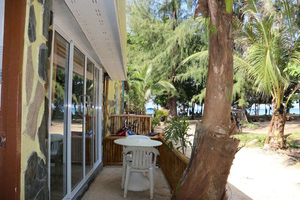 Ruan Mai Naiyang Beach Resort 10/76