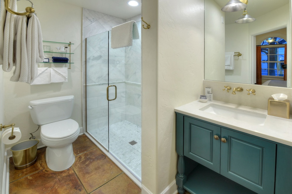 The Armory Park Inn 46/50