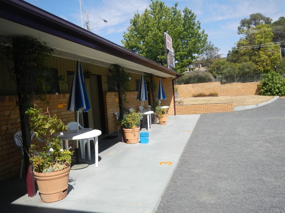 Gold Rush Motel Young 4/59
