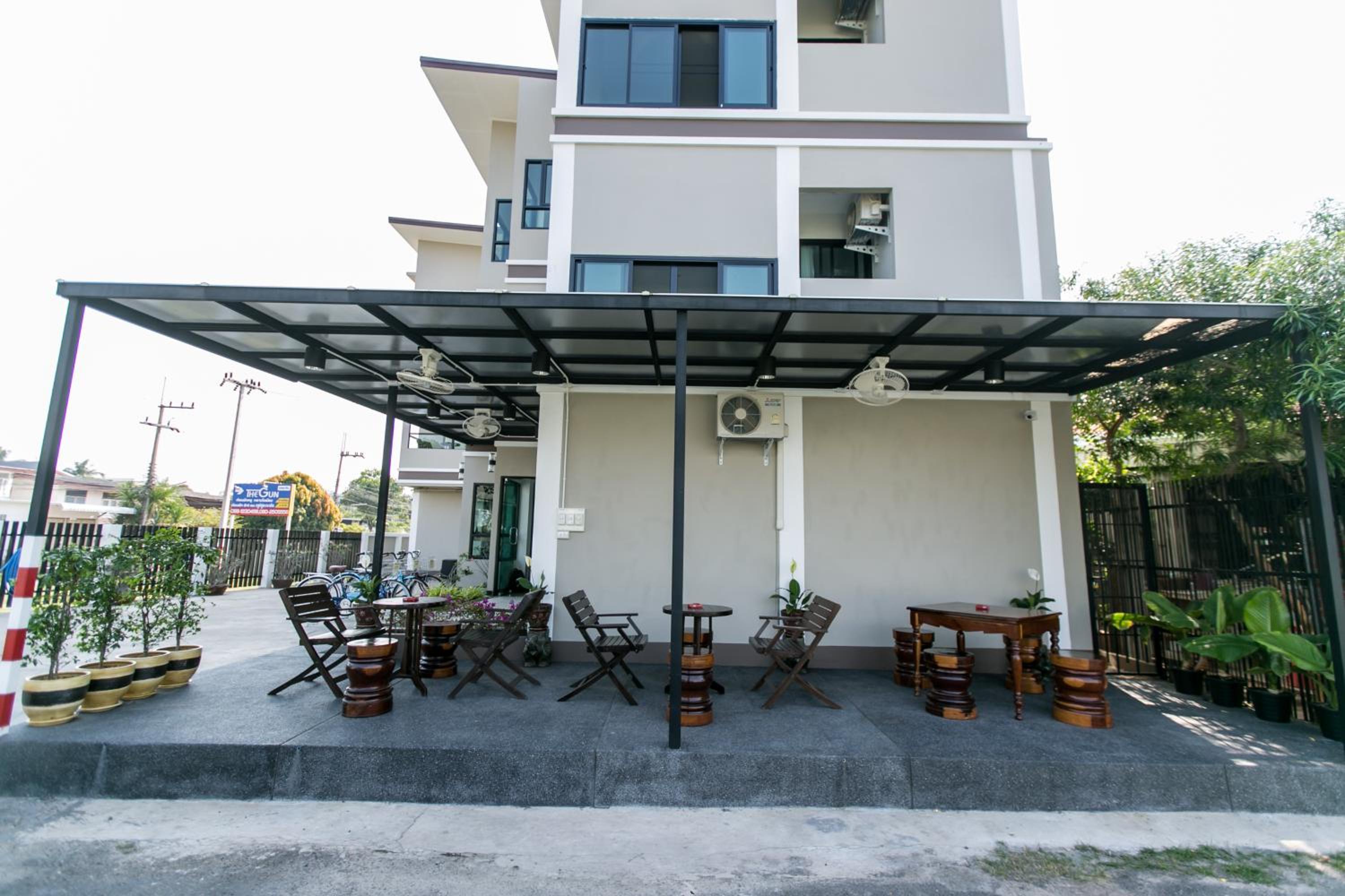 Thegun Hotel 1/56