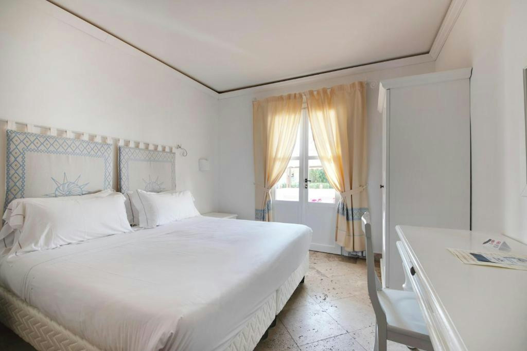 Phi Hotel Sighientu 5/18