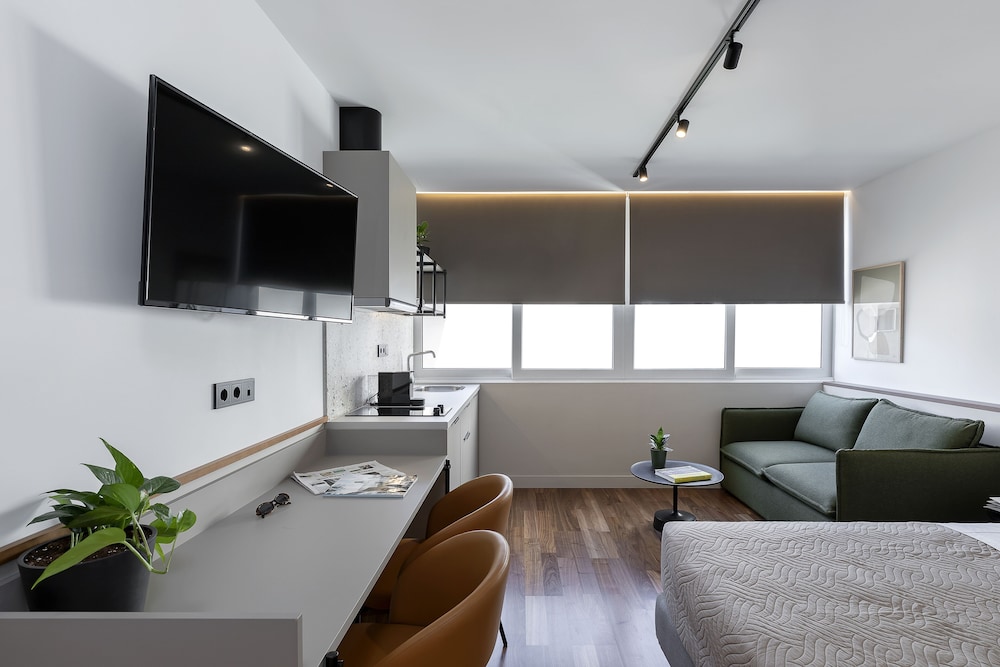 The Athenians Art Apartments 23/50
