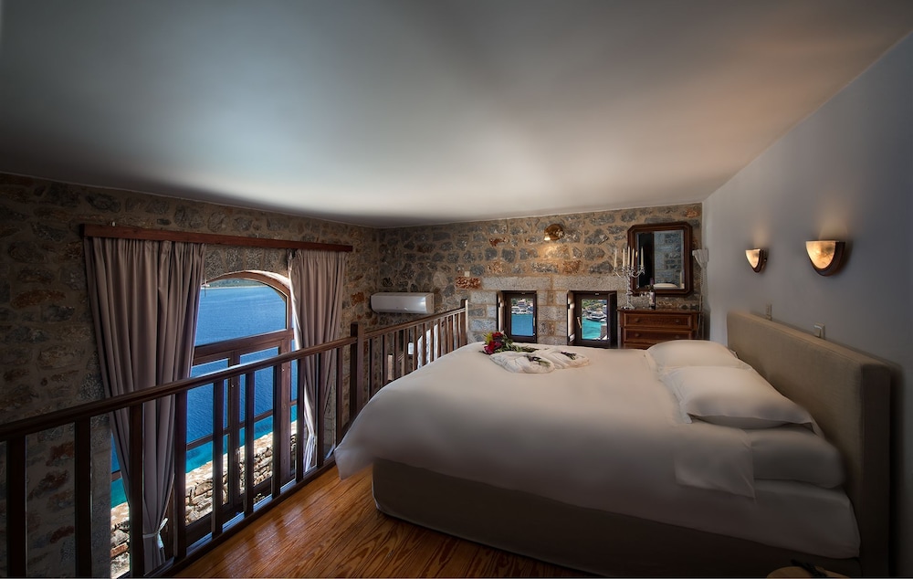 Limeni Village Hotel 3/37
